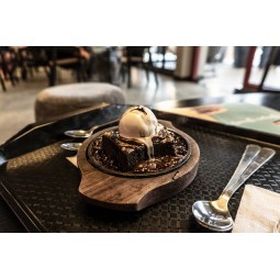 Brownie con helado