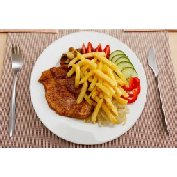 Lomo , patatas y huevo